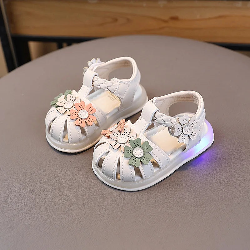 Summer Sandals New Fashion LED Light Kid Shoes Simple Versatile Retro Girl Shoe Princess Flower Lightweight  Elegant Kid Sandals