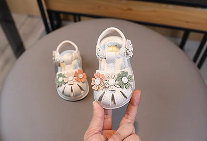 Summer Sandals New Fashion LED Light Kid Shoes Simple Versatile Retro Girl Shoe Princess Flower Lightweight  Elegant Kid Sandals
