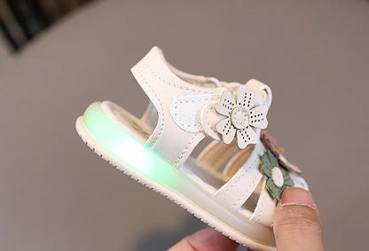 Summer Sandals New Fashion LED Light Kid Shoes Simple Versatile Retro Girl Shoe Princess Flower Lightweight  Elegant Kid Sandals