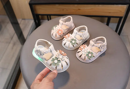 Summer Sandals New Fashion LED Light Kid Shoes Simple Versatile Retro Girl Shoe Princess Flower Lightweight  Elegant Kid Sandals